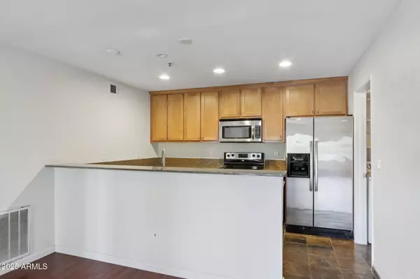 Phoenix, AZ 85032,4704 E PARADISE VILLAGE Parkway N #321