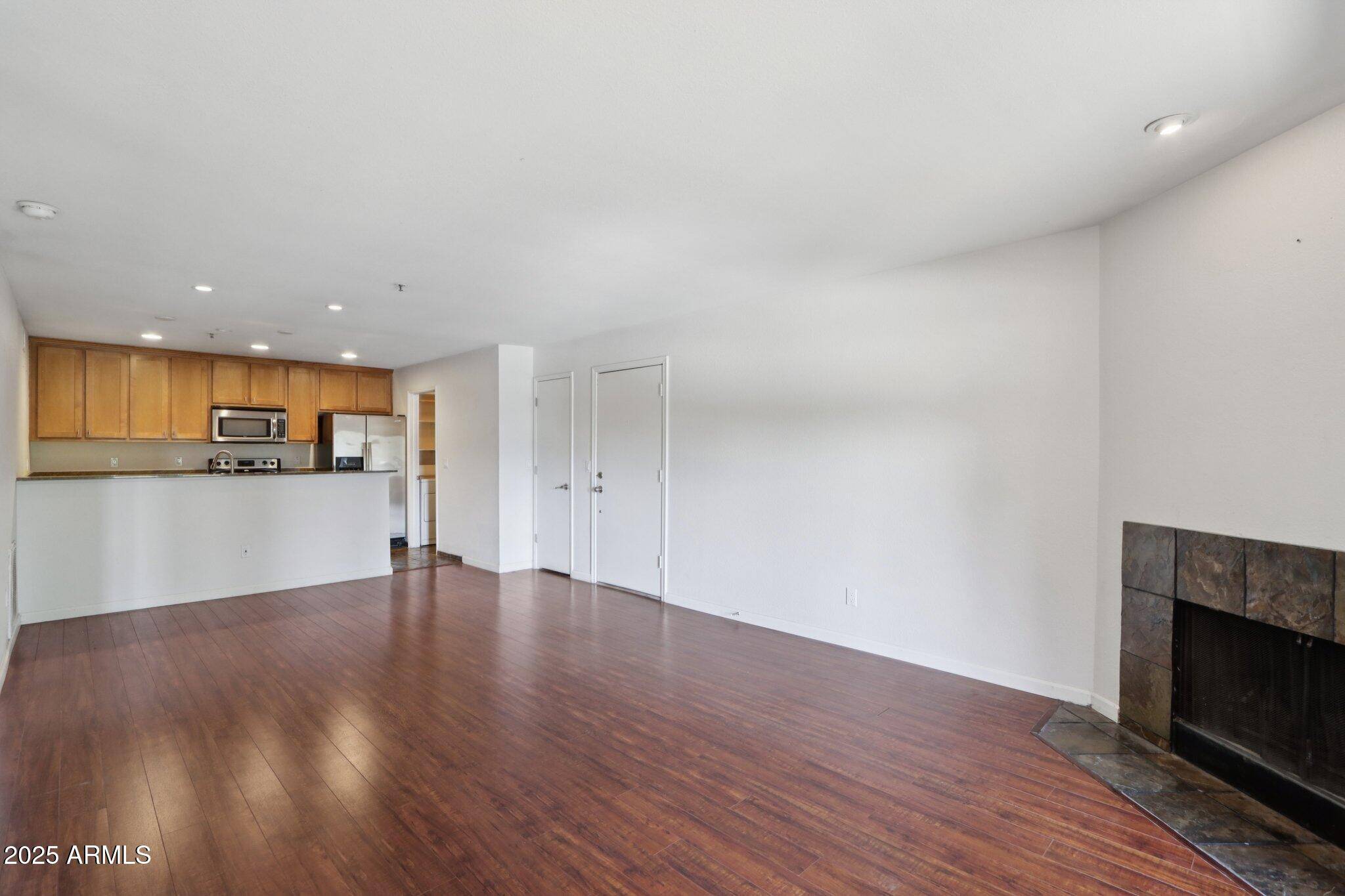 Phoenix, AZ 85032,4704 E PARADISE VILLAGE Parkway N #321
