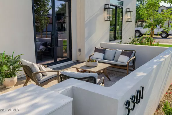 Phoenix, AZ 85018,3301 E ELM Street