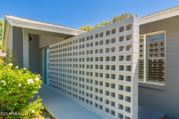 Phoenix, AZ 85016,6127 N 16th Place