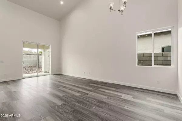 Phoenix, AZ 85042,949 E Desert Lane