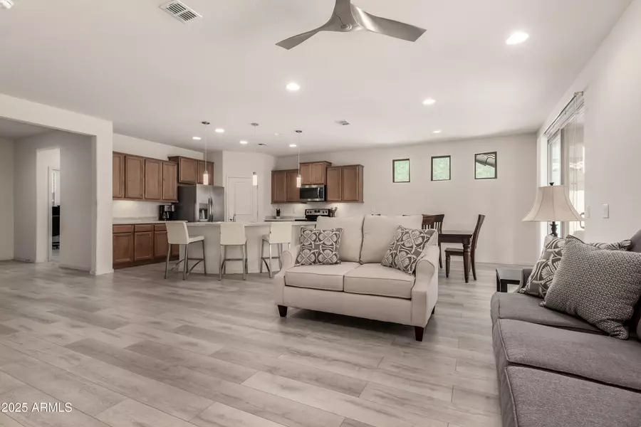 27418 W MOHAWK Lane, Buckeye, AZ 85396
