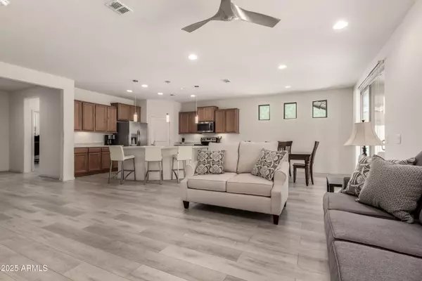 27418 W MOHAWK Lane, Buckeye, AZ 85396