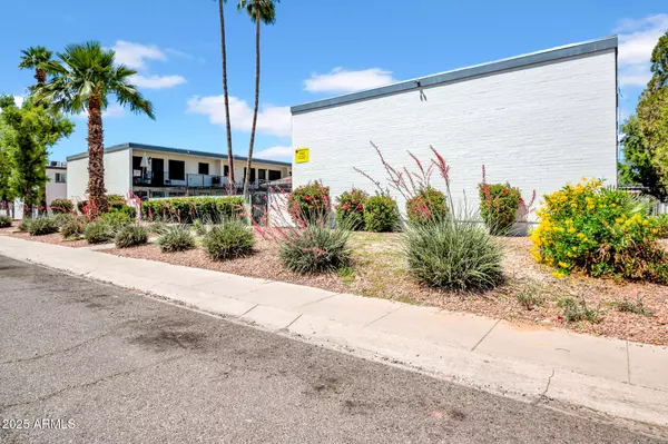 Phoenix, AZ 85015,1942 W BERRIDGE Lane