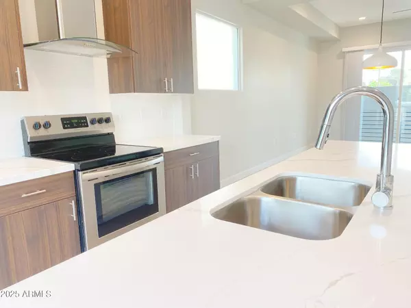 Phoenix, AZ 85014,915 E Missouri Avenue #11