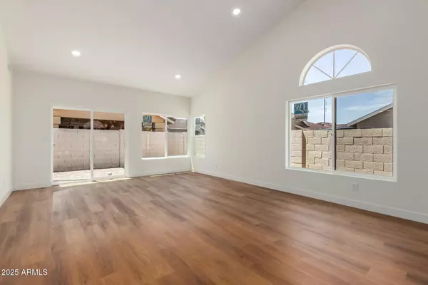 Phoenix, AZ 85022,915 E ANNETTE Drive