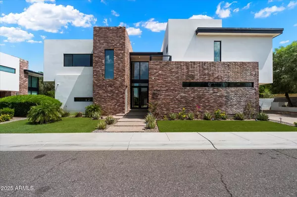 Phoenix, AZ 85018,4525 N 36TH Way
