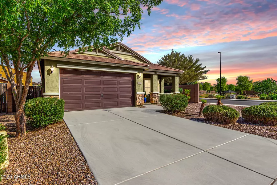 2597 E HICKORY Street, Gilbert, AZ 85298