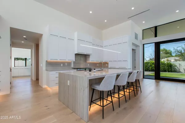 Phoenix, AZ 85018,4002 E AVALON Drive