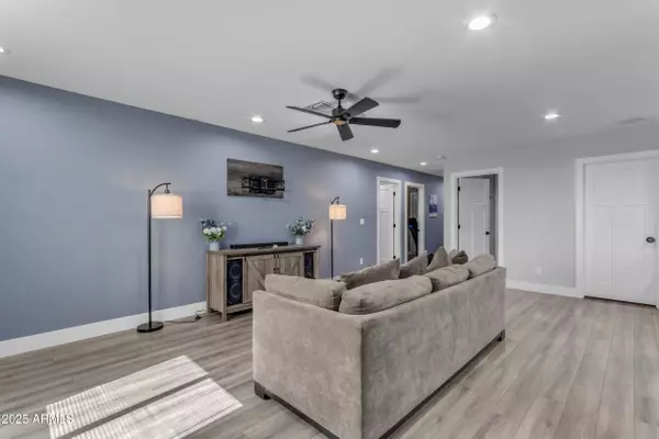 Phoenix, AZ 85041,4732 S 38TH Glen