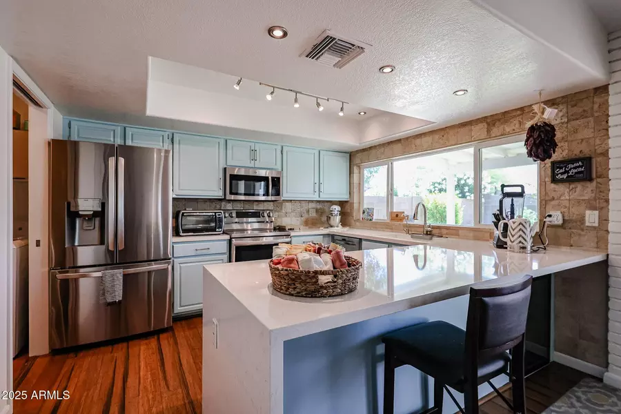 759 W Los Lagos Vista Avenue, Mesa, AZ 85210