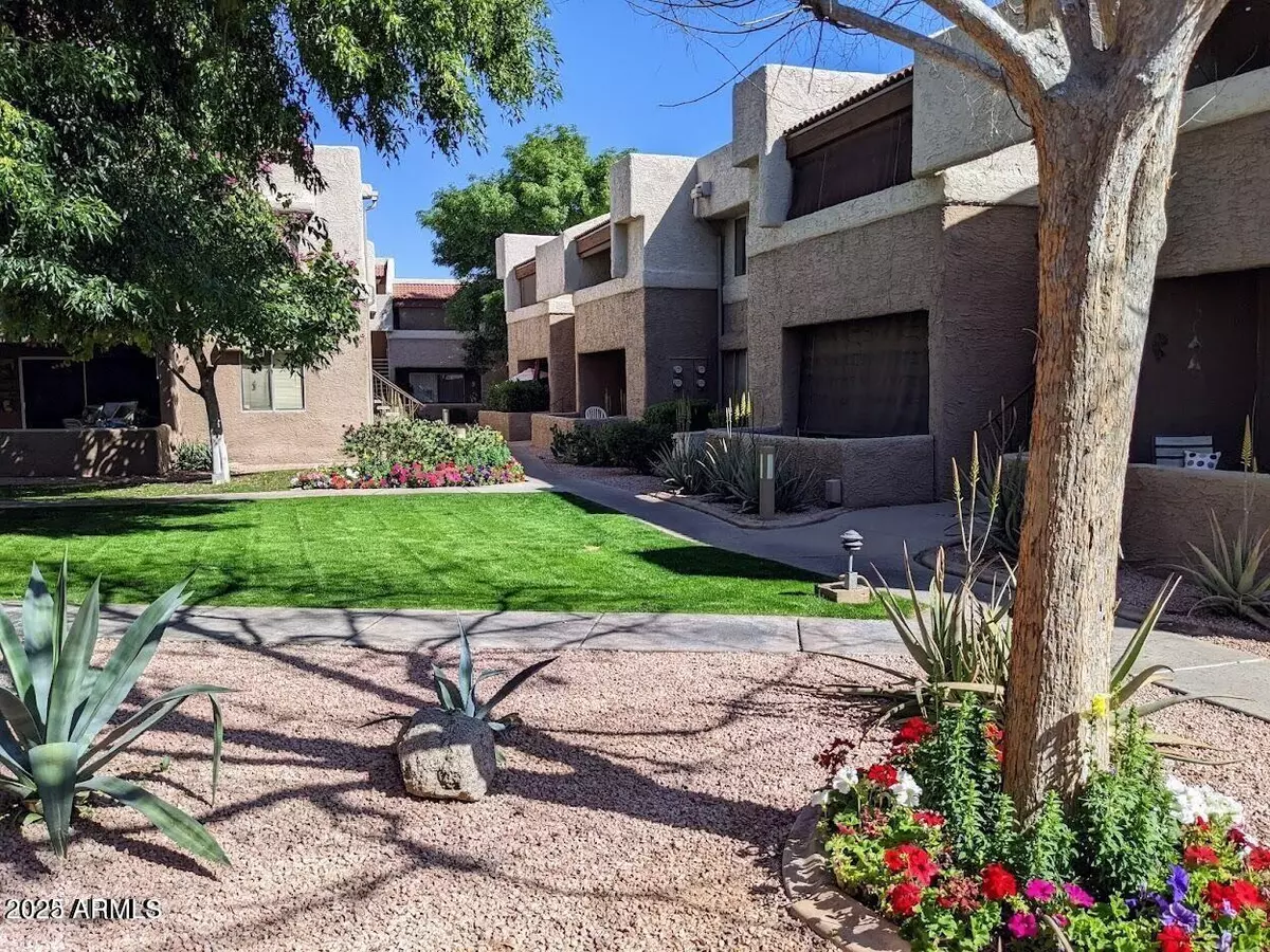 Phoenix, AZ 85032,4554 E PARADISE VILLAGE Parkway N #102