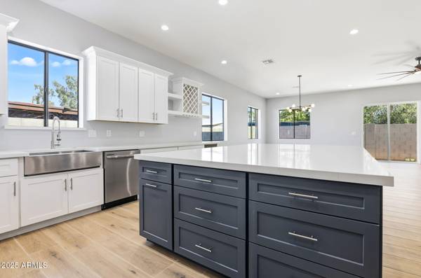 Tempe, AZ 85281,415 S ROBERT Road S