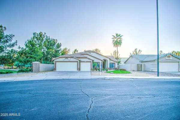 836 N Sinova Avenue, Gilbert, AZ 85234
