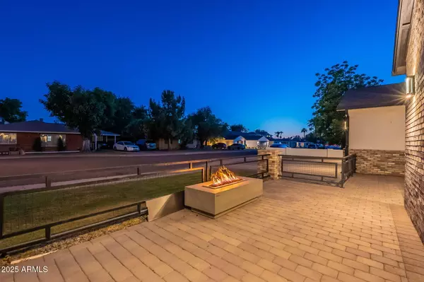 Phoenix, AZ 85018,3834 E CLARENDON Avenue