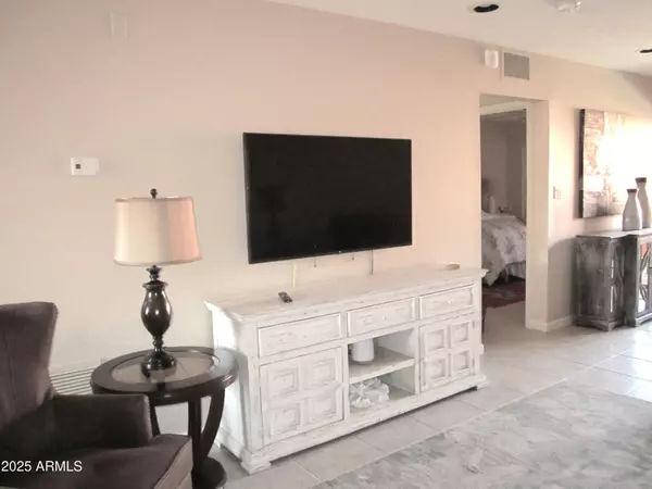 Phoenix, AZ 85032,12222 N PARADISE VILLAGE Parkway S #325