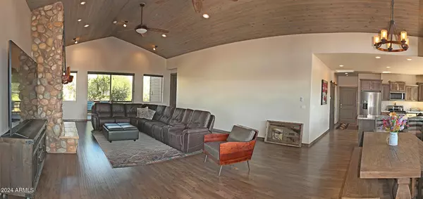 Show Low, AZ 85901,860 W SNOW CREEK Trail