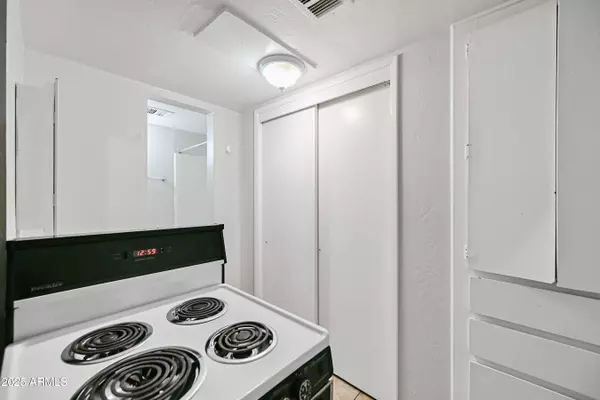 Phoenix, AZ 85018,3025 N 32nd Street #41