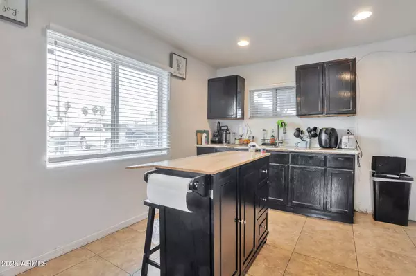 Phoenix, AZ 85009,3225 W CYPRESS Street