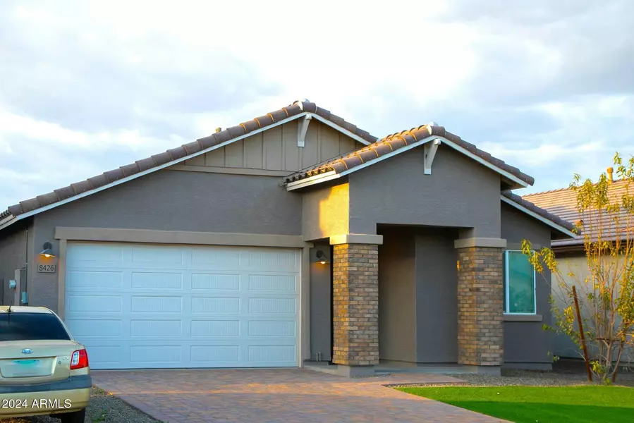 8426 W ATLANTIS Way, Tolleson, AZ 85353