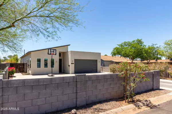 Phoenix, AZ 85014,1005 E WELDON Avenue