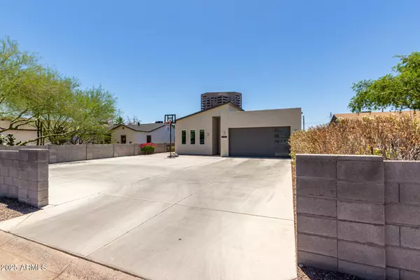 Phoenix, AZ 85014,1005 E WELDON Avenue