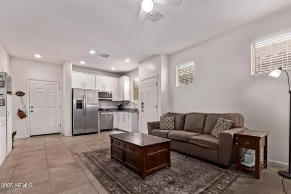 San Tan Valley, AZ 85140,932 W Capulin Trail