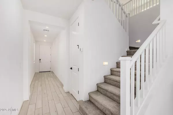 Phoenix, AZ 85085,2482 W ROWEL Road