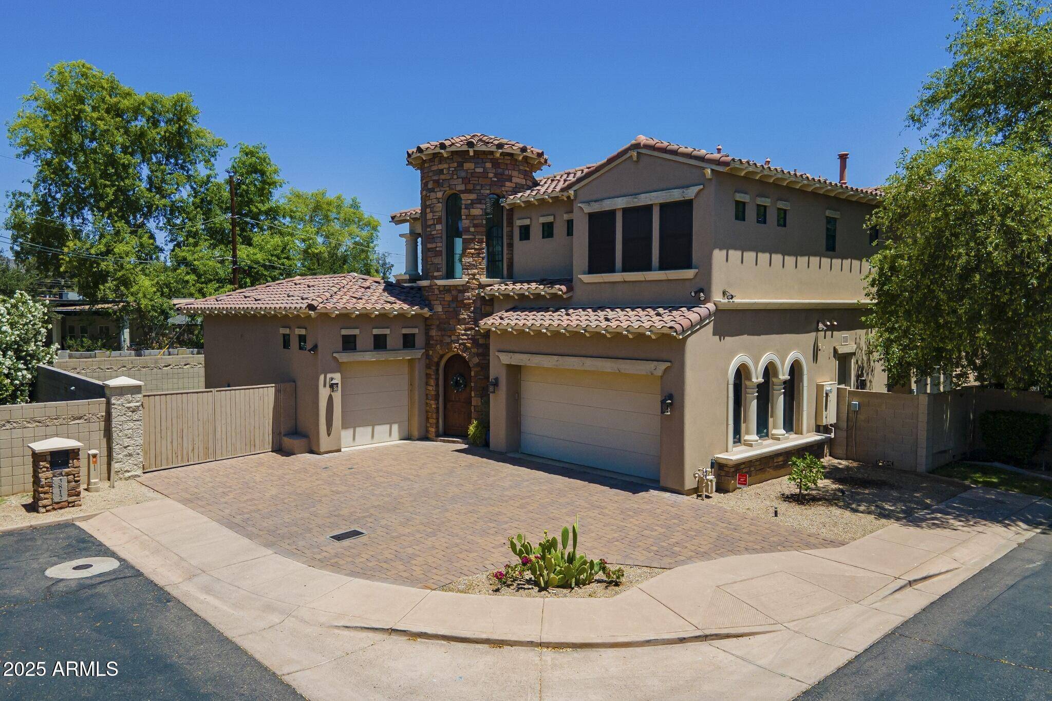 Phoenix, AZ 85018,3812 E CAMELBACK Road