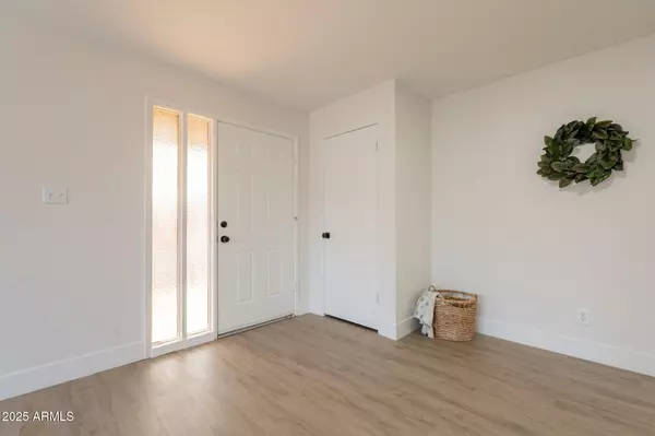 Tempe, AZ 85281,909 S ACAPULCO Lane #A