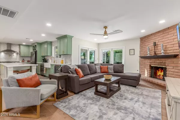 Phoenix, AZ 85028,2402 E CINNABAR Avenue