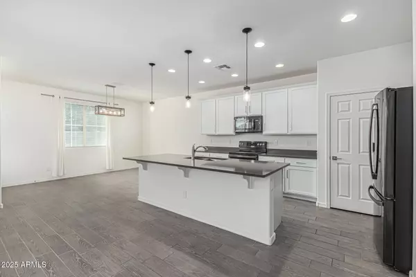 Chandler, AZ 85225,905 S Canal Drive #17