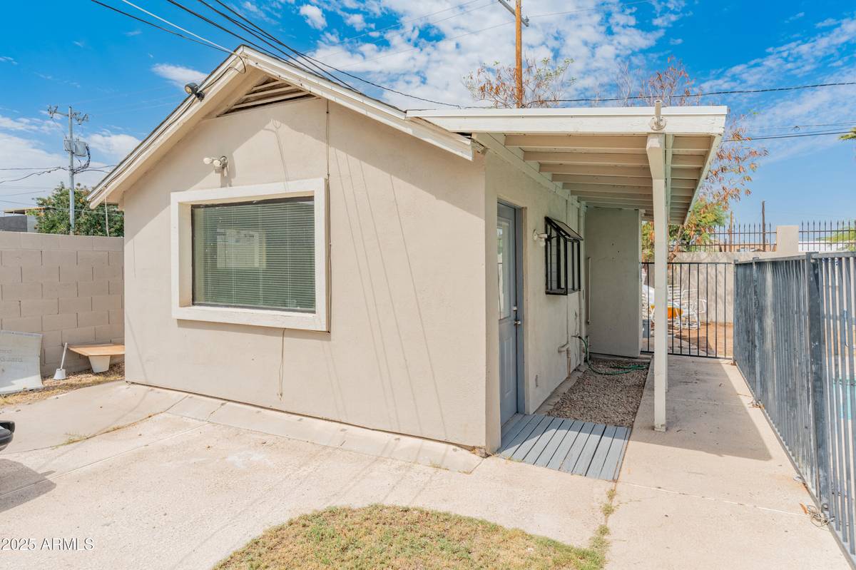 Phoenix, AZ 85007,122 N 9TH Avenue #B