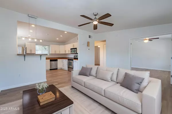 Phoenix, AZ 85014,1219 E COLTER Street #8