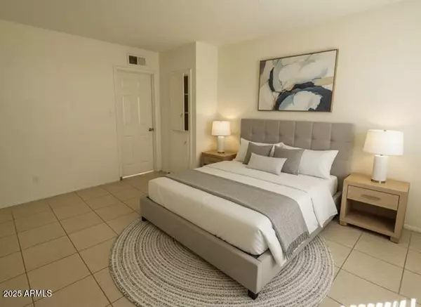 Phoenix, AZ 85033,7109 W WOLF Street