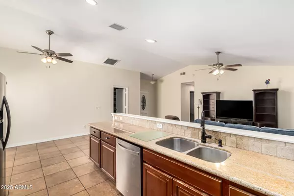 Gilbert, AZ 85234,937 N MARBLE Street