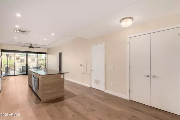 Phoenix, AZ 85016,2300 E CAMPBELL Avenue #114