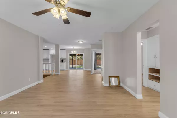 Phoenix, AZ 85015,2215 W HIGHLAND Avenue