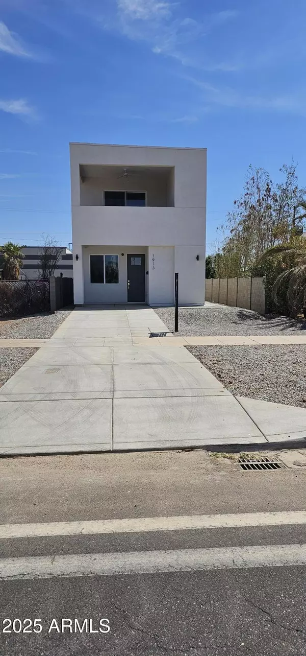 Phoenix, AZ 85009,1913 W ADAMS Street