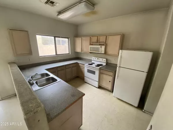 Phoenix, AZ 85037,9456 W JAMESTOWN Road