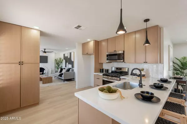 1720 W BEHREND Drive, Phoenix, AZ 85027