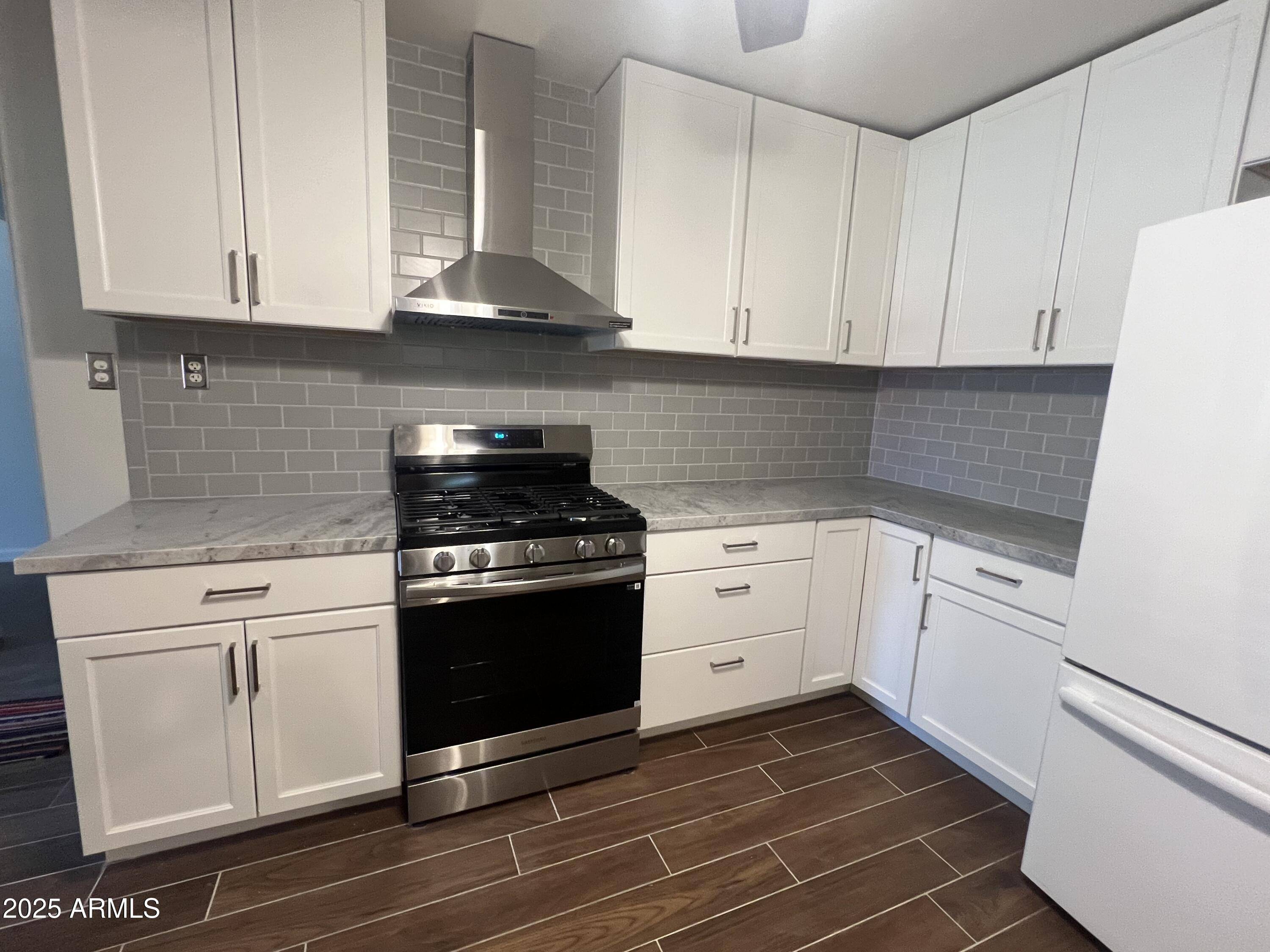 Phoenix, AZ 85013,801 W EARLL Drive