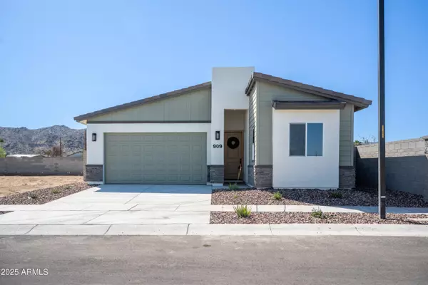909 E Desert Lane, Phoenix, AZ 85042