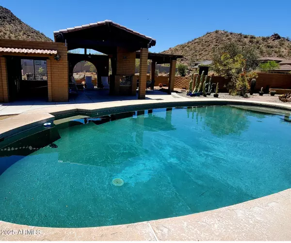 Mesa, AZ 85207,9607 E MCKELLIPS Road