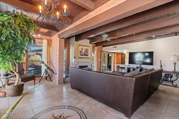 9607 E MCKELLIPS Road, Mesa, AZ 85207