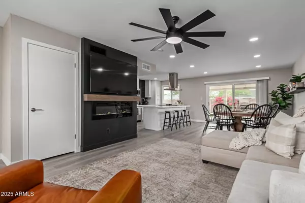 Phoenix, AZ 85032,2821 E LARKSPUR Drive