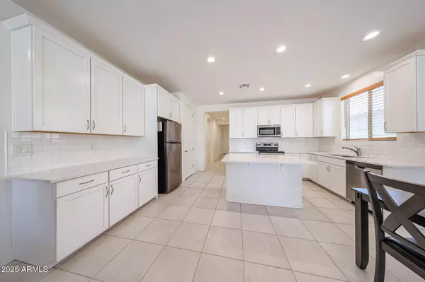 Phoenix, AZ 85043,7648 W KERBY Avenue