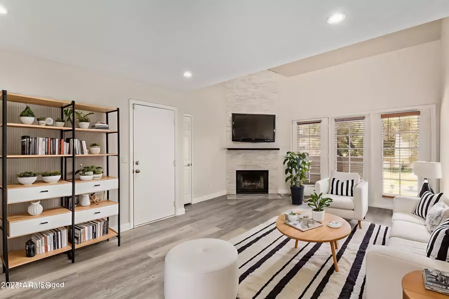 4901 S CALLE LOS CERROS Drive #220, Tempe, AZ 85282