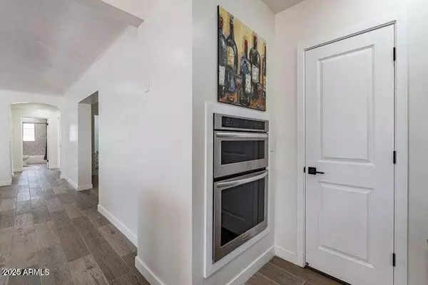 Phoenix, AZ 85013,1322 W FLOWER Street
