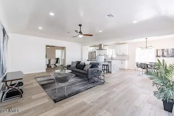 Phoenix, AZ 85013,1322 W FLOWER Street